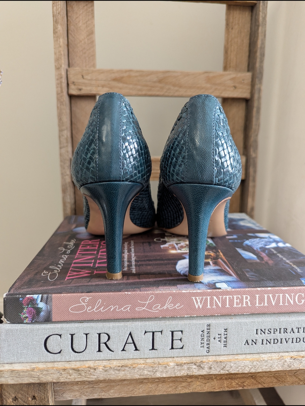 Italian Snake-Embossed Pointed Toe Leather Pumps - Picture 8 of 12